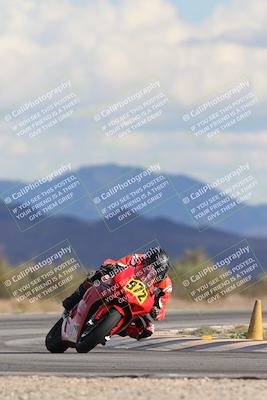 media/Nov-16-2025-Race Pace (Sun) [[8c5fa54630]]/Non Verified Riders (1st 20 Minutes)/5-Turn 15 (110pm)/